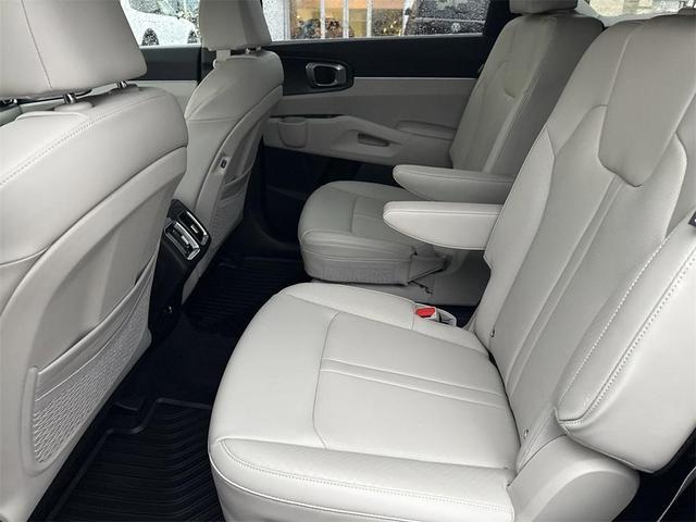 Photo of 2025 Red Kia Sorento