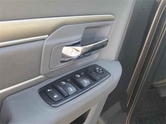 Photo of 2016 Granite Crystal Metallic Clearcoat RAM 3500