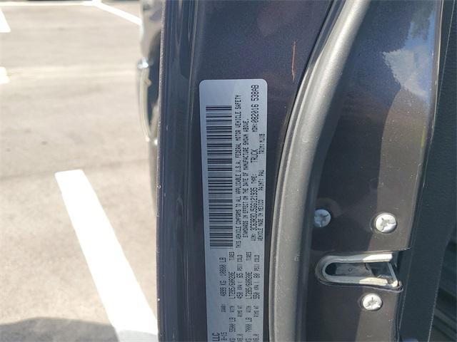 Photo of 2016 Granite Crystal Metallic Clearcoat RAM 3500