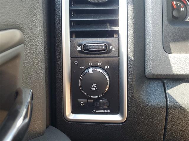 Photo of 2016 Granite Crystal Metallic Clearcoat RAM 3500