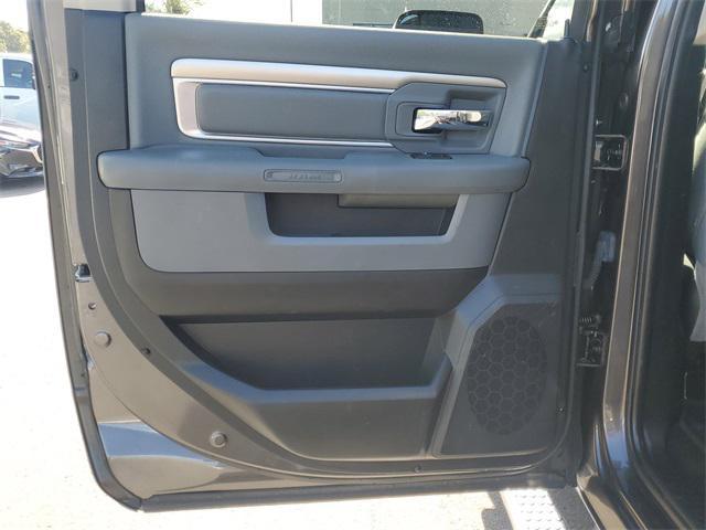 Photo of 2016 Granite Crystal Metallic Clearcoat RAM 3500