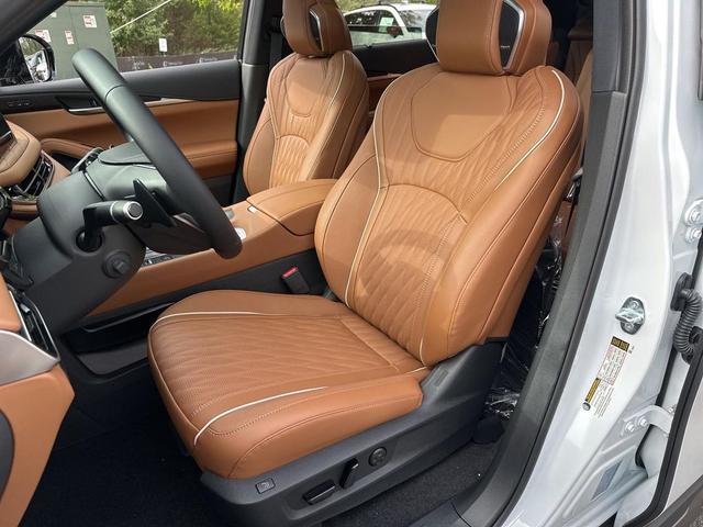 Photo of 2026 Radiant White/Black Obsidian INFINITI QX60
