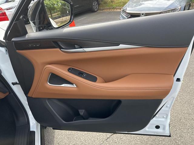 Photo of 2026 Radiant White/Black Obsidian INFINITI QX60