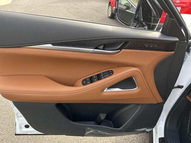 Photo of 2026 Radiant White/Black Obsidian INFINITI QX60