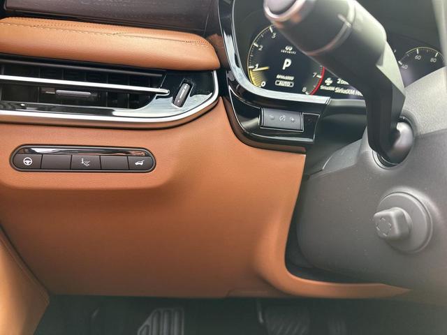 Photo of 2026 Radiant White/Black Obsidian INFINITI QX60