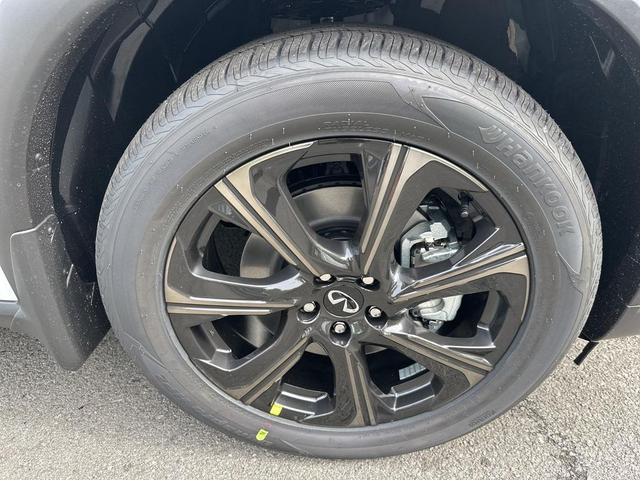 Photo of 2026 Radiant White/Black Obsidian INFINITI QX60