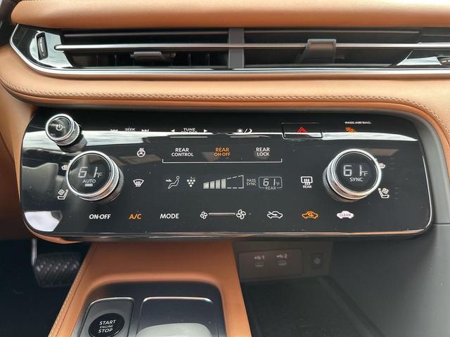 Photo of 2026 Radiant White/Black Obsidian INFINITI QX60