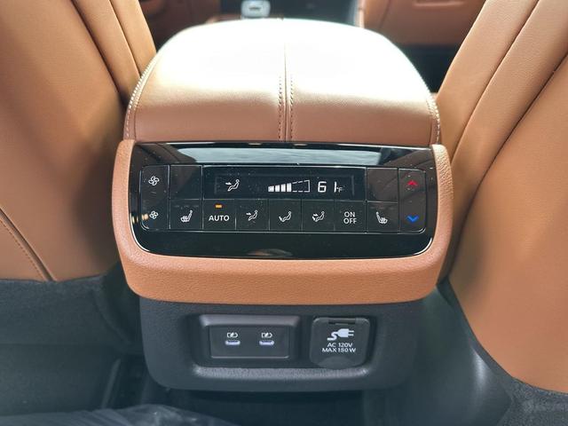Photo of 2026 Radiant White/Black Obsidian INFINITI QX60