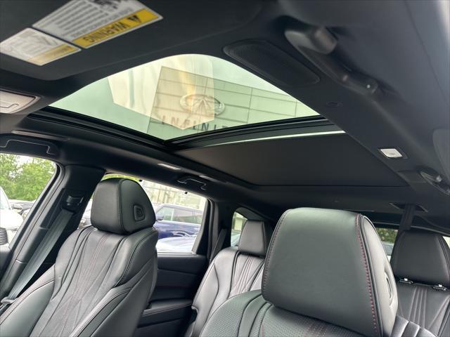 Photo of 2025 Lunar Silver Metallic Acura MDX