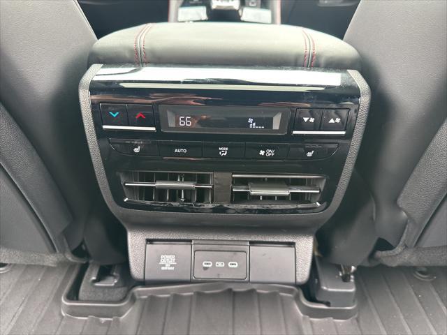 Photo of 2025 Lunar Silver Metallic Acura MDX