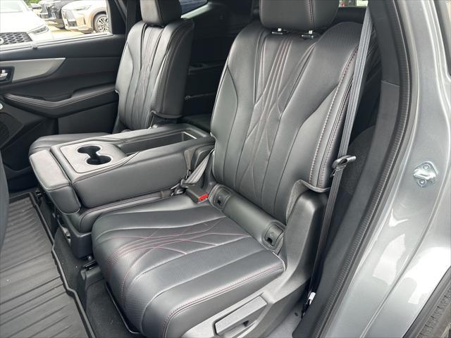 Photo of 2025 Lunar Silver Metallic Acura MDX