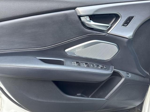 Photo of 2019 White Diamond Pearl Acura RDX