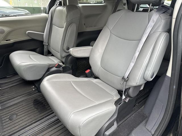 Photo of 2022 Midnight Black Metallic Toyota Sienna