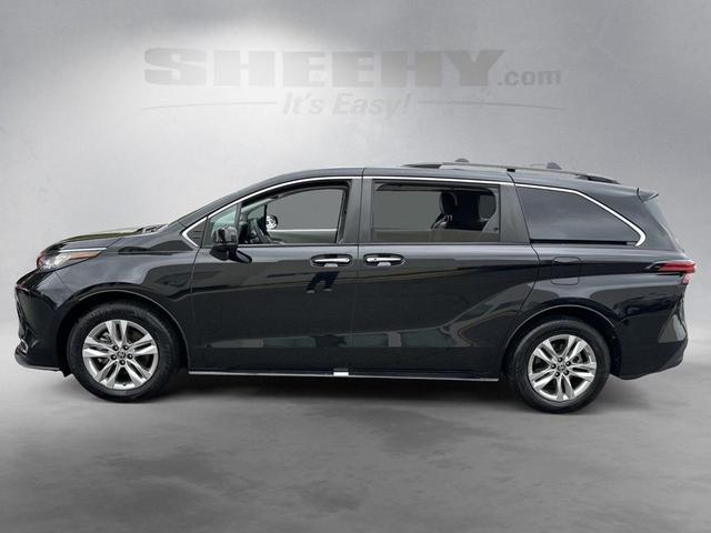 Photo of 2022 Midnight Black Metallic Toyota Sienna