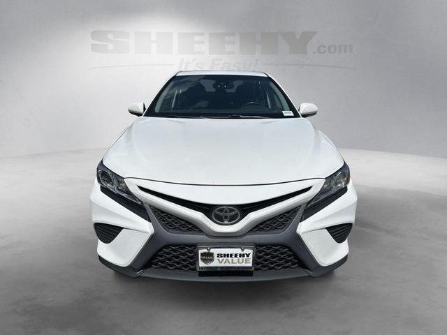 Photo of 2018 Super White Toyota Camry