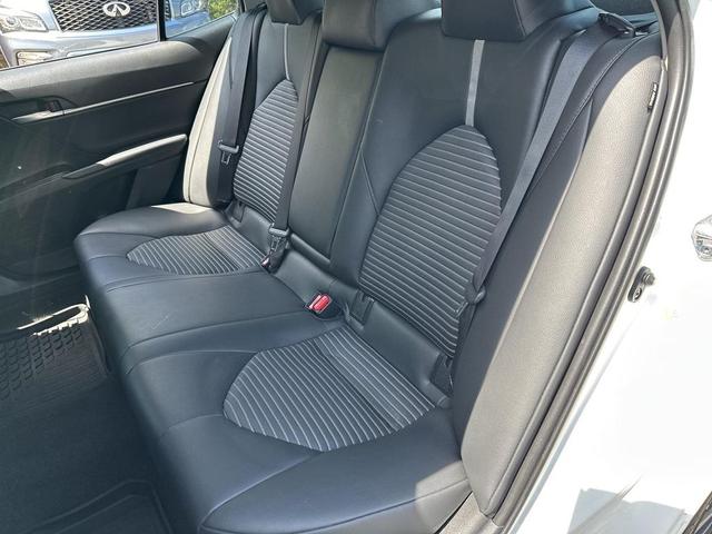 Photo of 2018 Super White Toyota Camry