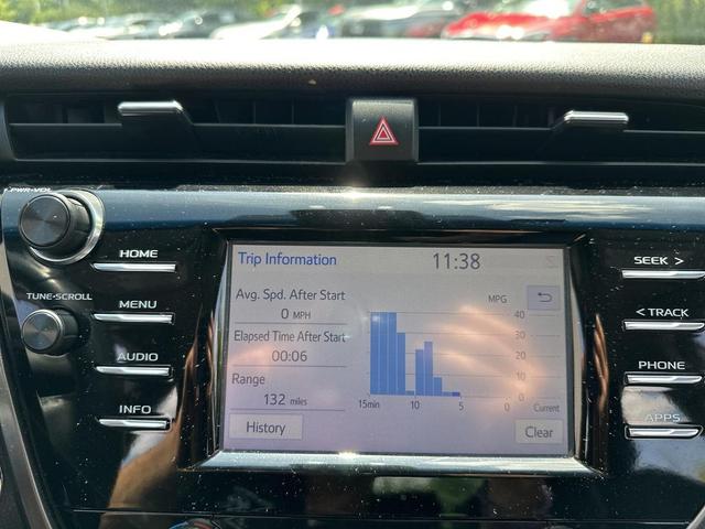Photo of 2018 Super White Toyota Camry