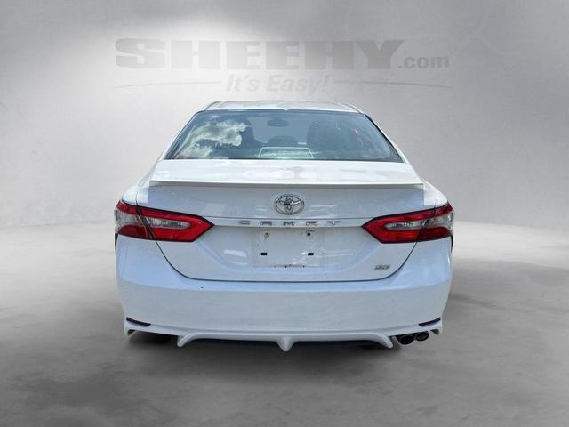 Photo of 2018 Super White Toyota Camry