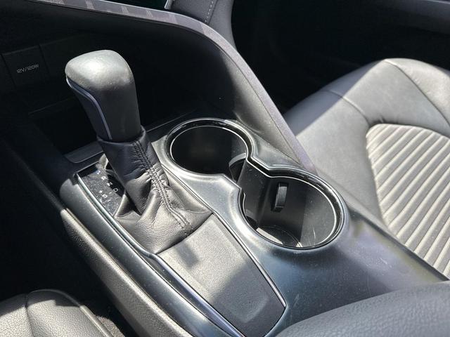 Photo of 2018 Super White Toyota Camry