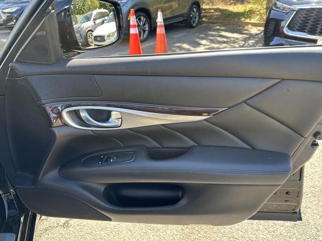 Photo of 2013 Black Obsidian INFINITI M37x