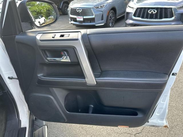 Photo of 2016 Super White Toyota 4Runner