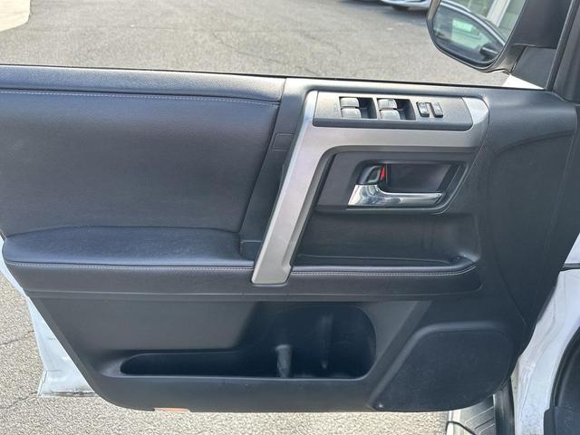 Photo of 2016 Super White Toyota 4Runner