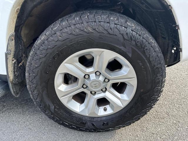 Photo of 2016 Super White Toyota 4Runner