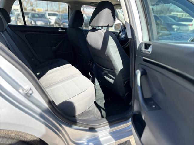 Photo of 2010 Reflex Silver Metallic Volkswagen Jetta