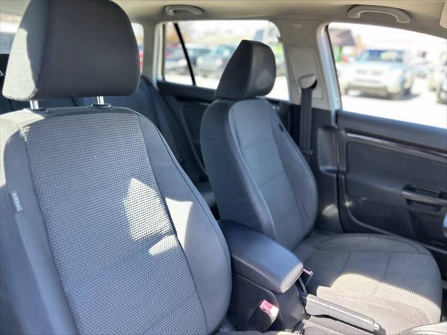 Photo of 2010 Reflex Silver Metallic Volkswagen Jetta