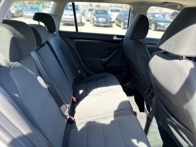 Photo of 2010 Reflex Silver Metallic Volkswagen Jetta