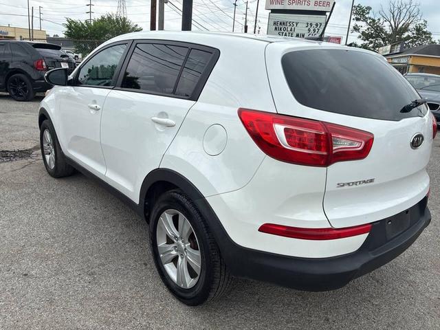 Photo of 2012 Clear White Kia Sportage