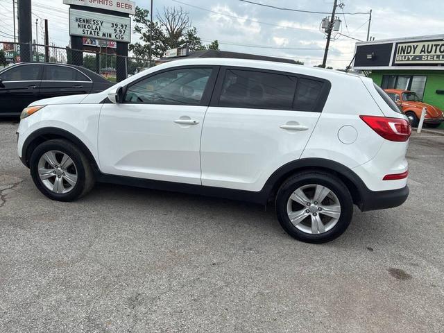 Photo of 2012 Clear White Kia Sportage