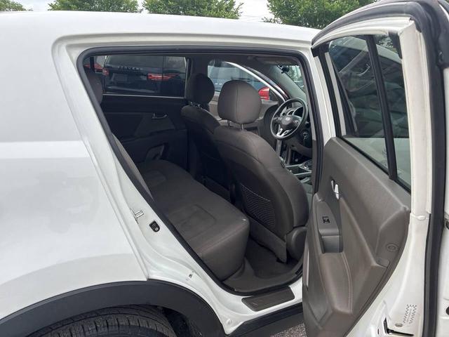 Photo of 2012 Clear White Kia Sportage