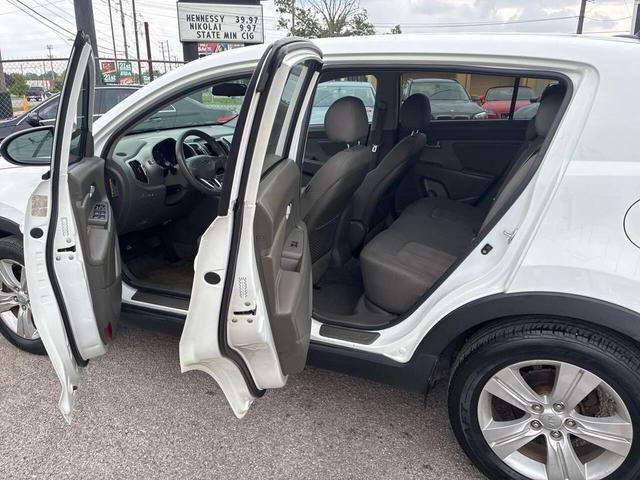 Photo of 2012 Clear White Kia Sportage