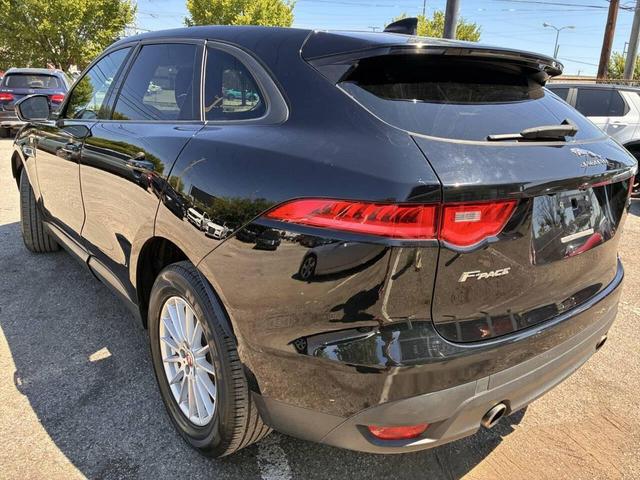 Photo of 2017 Ebony Jaguar F-PACE