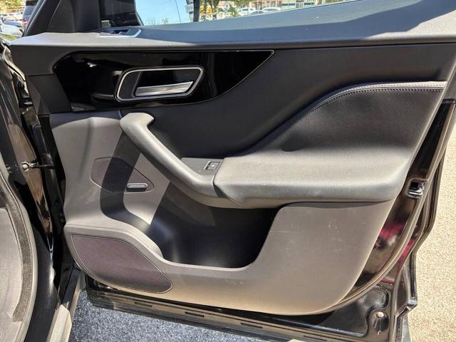 Photo of 2017 Ebony Jaguar F-PACE
