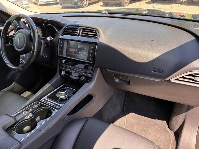 Photo of 2017 Ebony Jaguar F-PACE