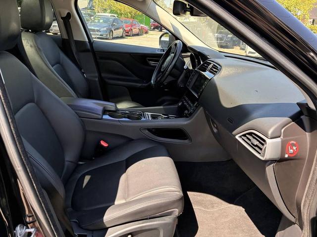 Photo of 2017 Ebony Jaguar F-PACE