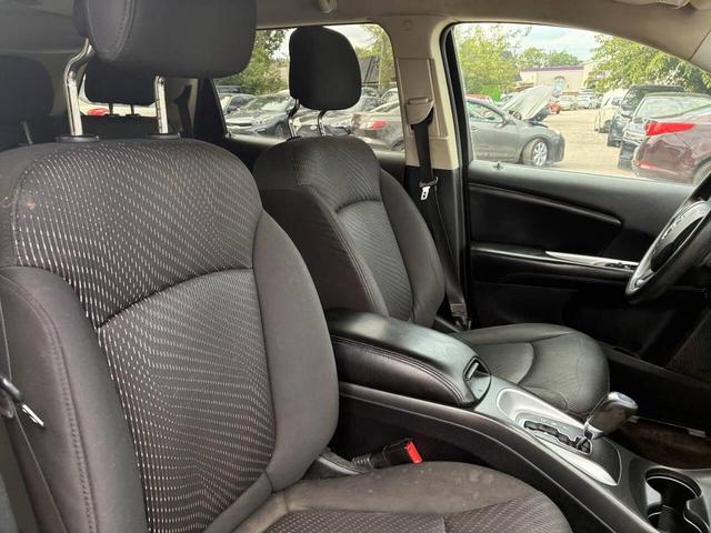 Photo of 2015 White Dodge Journey