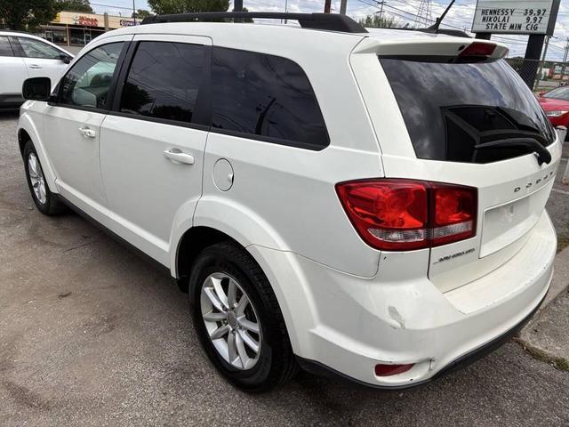 Photo of 2015 White Dodge Journey