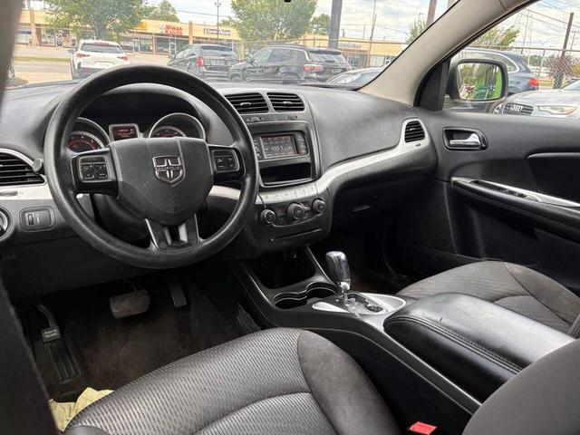 Photo of 2015 White Dodge Journey
