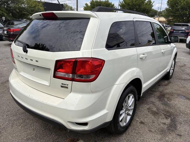 Photo of 2015 White Dodge Journey