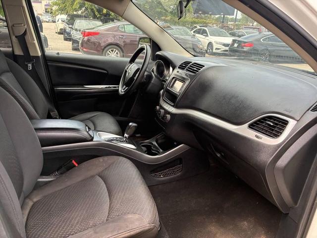 Photo of 2015 White Dodge Journey
