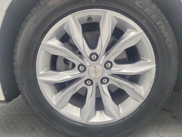 Photo of 2022 Summit White Chevrolet Malibu