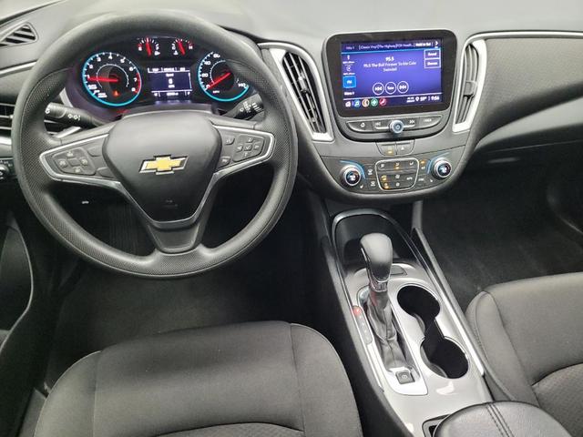 Photo of 2022 Silver Ice Metallic Chevrolet Malibu