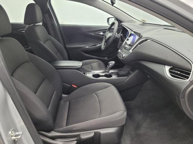 Photo of 2022 Silver Ice Metallic Chevrolet Malibu