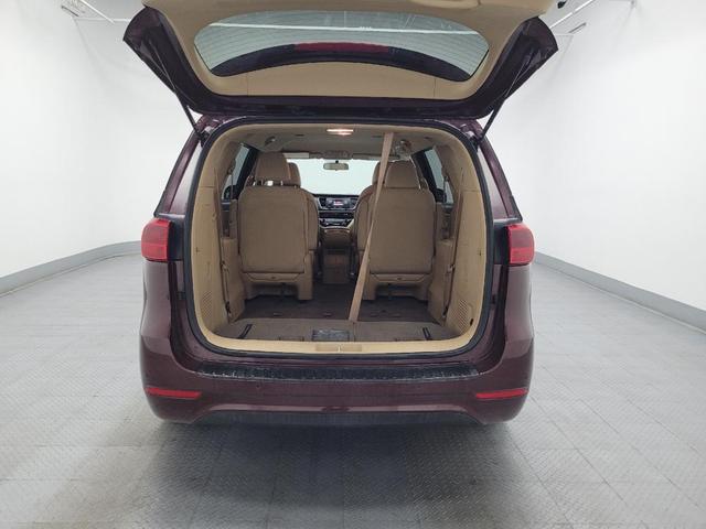 Photo of 2015 Red Kia Sedona