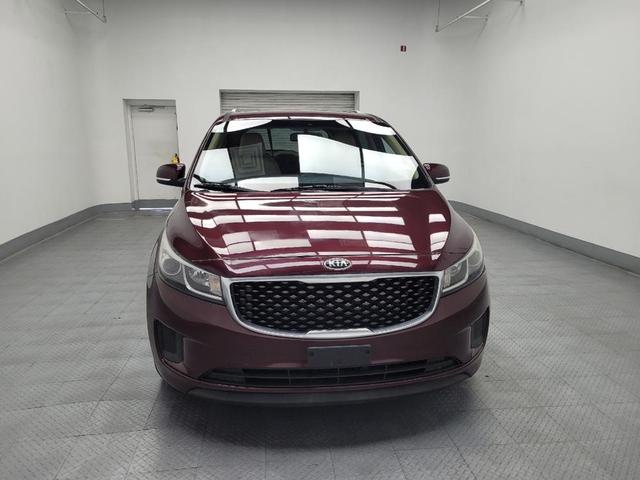 Photo of 2015 Red Kia Sedona