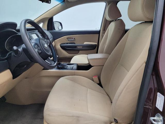 Photo of 2015 Red Kia Sedona