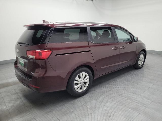 Photo of 2015 Red Kia Sedona